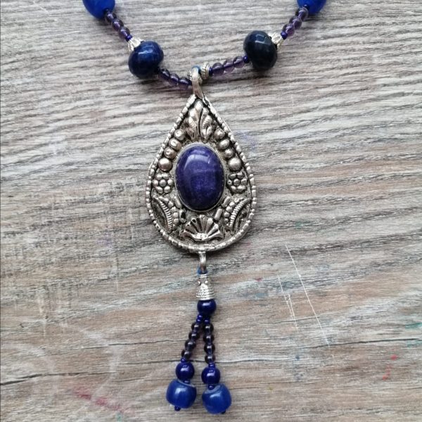 Sassy Blue - Handmade Kalasha Necklace The Sassy Blue necklace is a synonym of grace, elegance, and style. This vintage-inspired handmade Kalasha necklace comes in two shapes. A deep royal blue Lajvar stone shines as the centerpiece. Elevate your look with this perfect lavish essential. Colour: Blue Stone: Lajvar